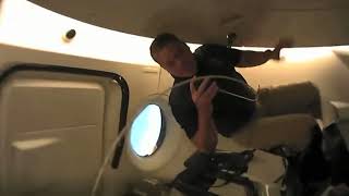 [情報] SpaceX太空人剛剛導覽了太空艙