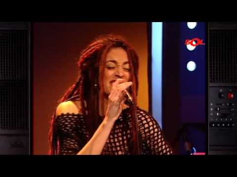 Carmen París "No me vas a embolicar" (A Solas 2002)