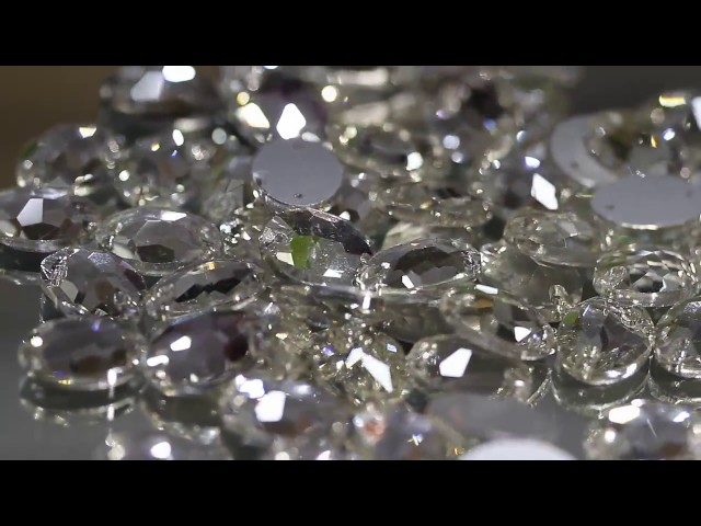Vídeo relacionado con Yixinly 236 Pcs Diamantes de Imitación, Pedreria para Vestidos, Cristal de Decoración de Diamantes de Imitación de Cristal Cosido de Forma Mixta para Joyería Artesanía Ropa (Negro)