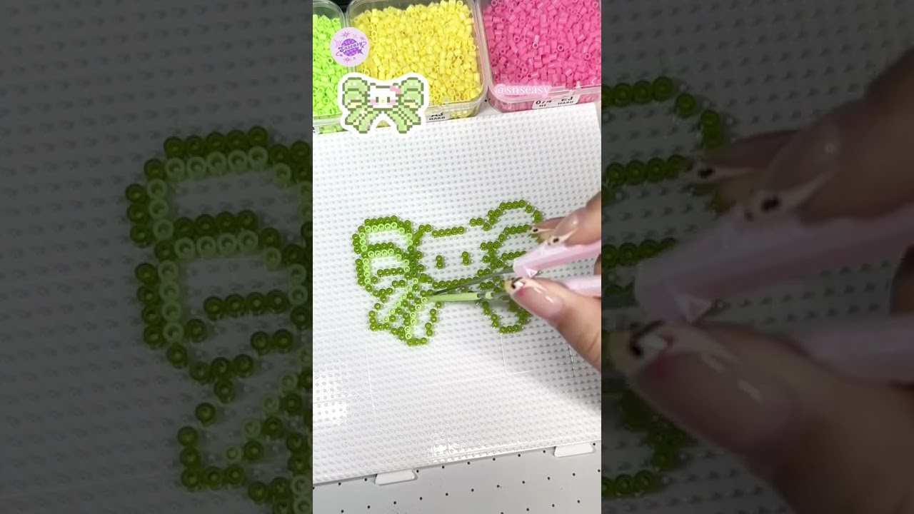 ASMR making Fuse Bead:Hello kitty 🐈‍⬛🌿🎀💗✨#asmr #fusebeads #perlerbeads