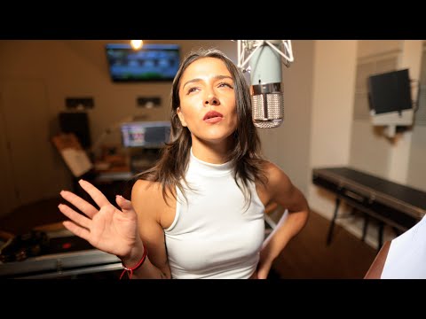 Eva Burešová - This is how it goes (Official Video) - Z filmu Jak přežit svého muže