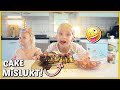 DE ZUSJES GAAN HELEMAAL ALLEEN CAKE BAKKEN ?| Bellinga Vlog #1837