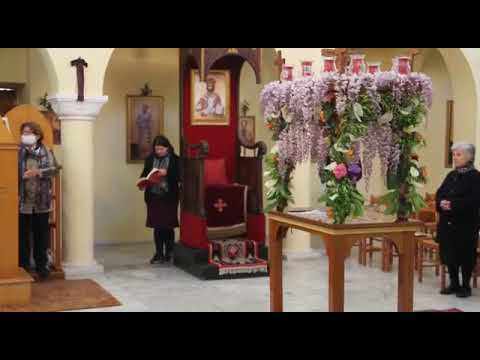 Kremtohet e Premtja e zezë në kohë Covidi në Kavajë, në kishë pak besimtarë