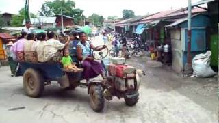 preview picture of video 'Inle Lake - Nyaungshwe - Mingala Market - Tractor Passenger Trailer'