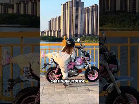 Gadis itu dan sepeda motornya.#funny#shorts