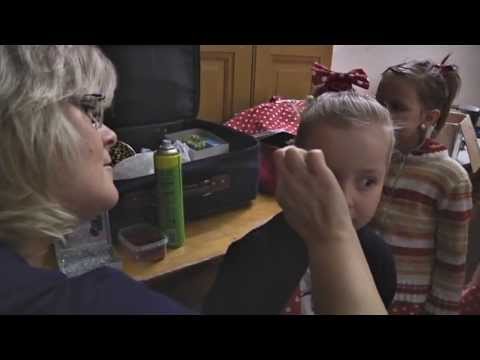 Minimažoretky Hranice - příprava před vystoupením