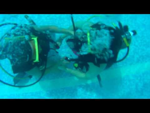 Clases de buceo en piscina