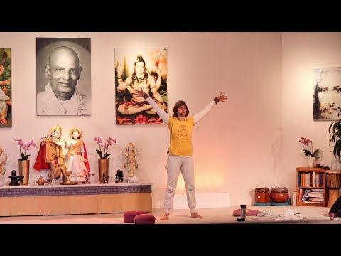 Yogastunde Mittelstufe mit Shanti  - Yoga Vidya Live,  05.04.2022, 09:15 Uhr