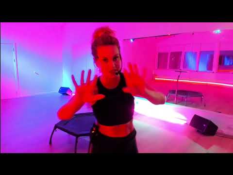 TRAMPIT© 17 - Best Beginners Level Rebound Class Fitness on home Trampoline. With 90s Dance Vibe