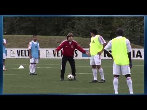 Fussball Training: U19 FC Schalke 04 Angriffsfussball 3 - Spiel in die Tiefe