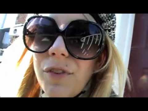 Raine Brown @ comic con 2011 part 1 @ the con (blonde lost at the con)