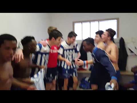 Ils sont fous ces u18...sûrement les effets de la victoire dans les arrêts de jeu. ..