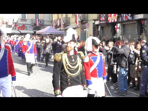 Generale e Stato Maggiore entrano in piazza di città - Carnevale Ivrea 2023