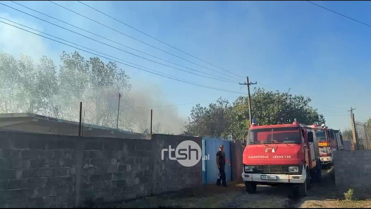 Zjarr masiv në Piraj të Lezhës/ Digjen dy banesa, ndërhyrje nga ajri dhe toka për të shpëtuar kishën dhe shtëpitë e tjera