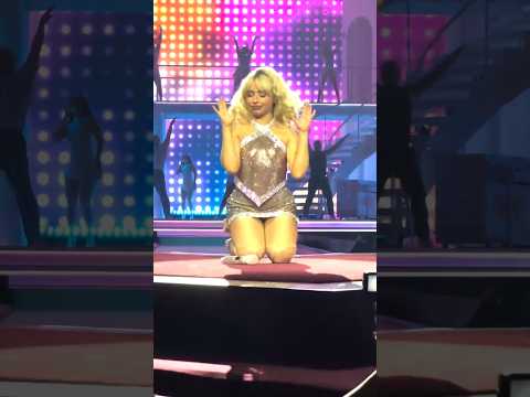 Mira lo que esta cantante le dijo un Fan 😳 #sabrinacarpenter #artist #fyp