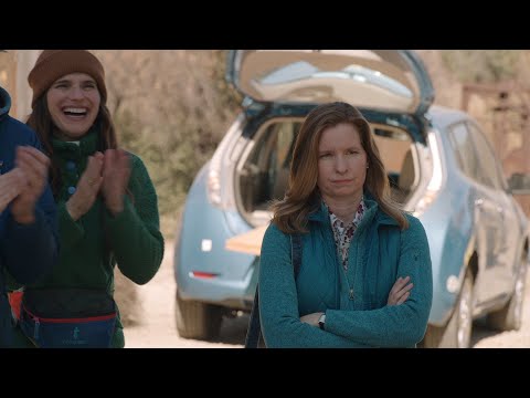 Kay's Sister Makes A Big Entrance - Bless This Mess