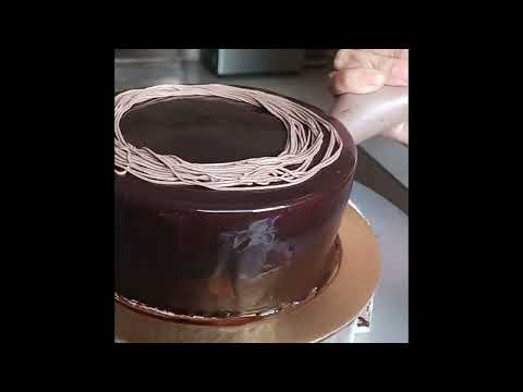 Glittery chocolate glaze cake design 🎂