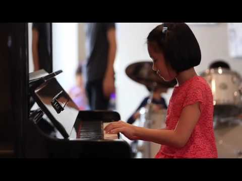 Noo Neen play piano in Little train