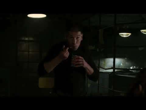 The Punisher 1×3 Frank non si fida di Micro e in via precauzionale lo lega nudo a una sedia