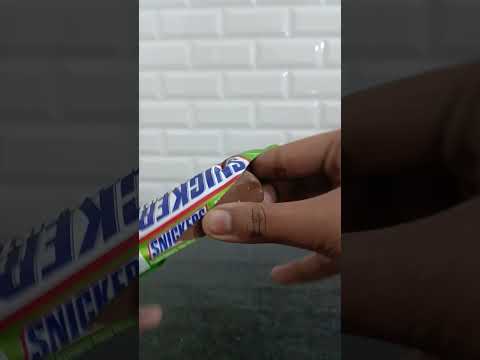 Snickers Kesar Pista try  kiya  #viralshorts #viral #ytshorts #shortvideo #shorts #trending