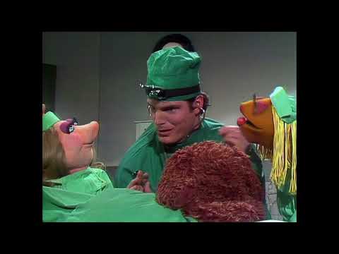 The Muppet Show - 418: Christopher Reeve - Veterinarian’s Hospital: Dr. Bob (1980)