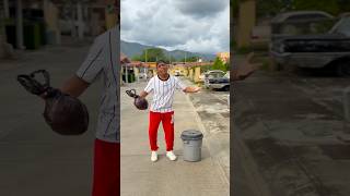 Casi se lleva la basura 🤣 #shorts