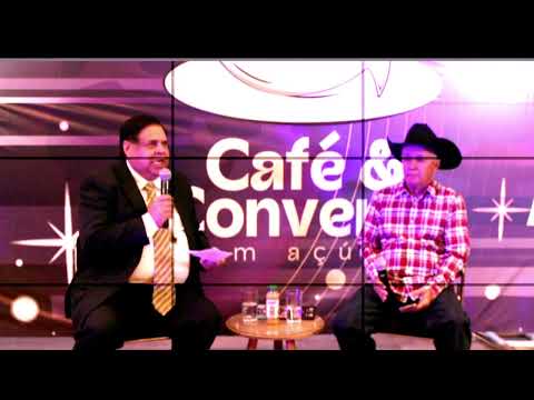 Café & Conversa. Neste episódio inaugural, nosso carismático apresentador, Manoel Rocha, conduz uma conversa envolvente e inspiradora com um convidado muito especial. Prepare sua xícara de café e junte-se a nós para: