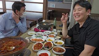 맛길 맛집길 따라오다 보면 이길도 지나게 된다 으뜸맛집은 무언가 있다 주소:해안동2가 9-1 최선을 다하여 인생맛을 넣다 갈치찜 조기탕 대박 #맛길 신문지들고 찾아왔다는 전설의집5