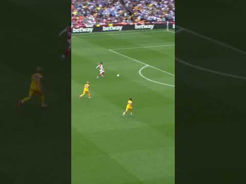 KAI HAVERTZ LOBS THE GOALKEEPER!