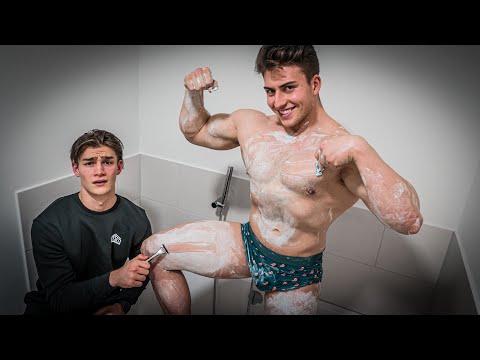 Luca rasiert meinen Körper