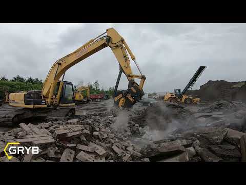 Crushing Concrete With Kobelco SK210 Excavator & GRYB Pulverizer
