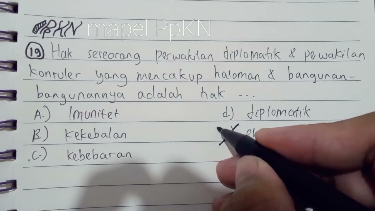 hak seorang perwakilan diplomatik & perwakilan konsuler yang mencakup halaman & bangunan bangunanya