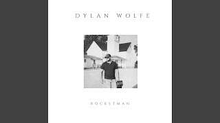 Kadr z teledysku Rocketman tekst piosenki Dylan Wolfe