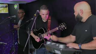 Angel Rosario ( El Bronco) - La Cuca [ En ViVo ]