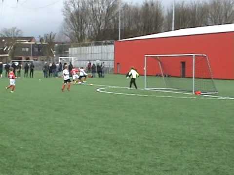 Eerste helft DOVO JO11-2 - HOOGLAND JO11-1 competitie