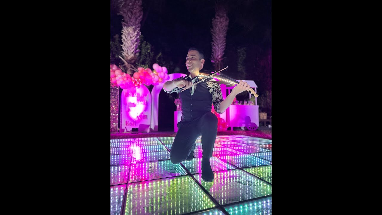 Promotional video thumbnail 1 for Dynamic and Elegant Strolling Violinist