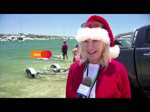オーストラリアでサンタがそりを捨ててジェットスキーを楽しむ (Santas ditch sleighs for jet skis in Australia)