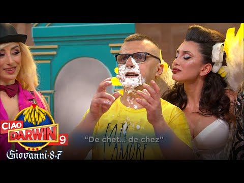 Hello Darwin - Sofa and Sports: The English Quiz