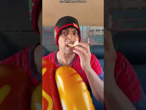 🌭😂 Tata nie miał już kiełbasy, więc dałem mu zamiast niej balon! 😱#shorts #viralvideo