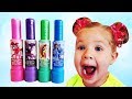 Diana plays with color Lipstick / Finger Family song