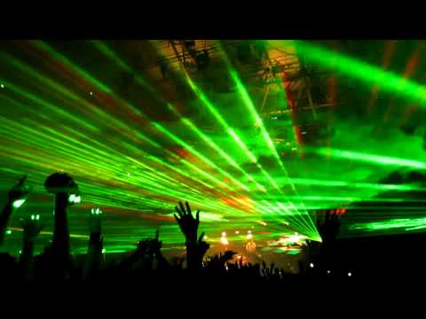 Armin van Buuren at WSS 2009 / Martin Roth & Alex Bartlett - Off The World (Lange Remix)