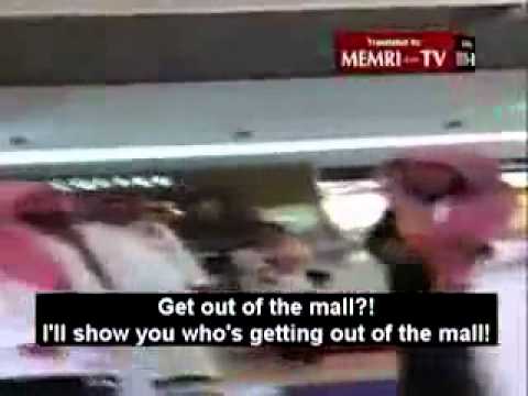 إمرأة سعودية تتحدى الشرطة الدينية بسبب لون أظافرها