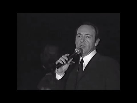 Kevin Spacey - The curtain falls (live 2000)