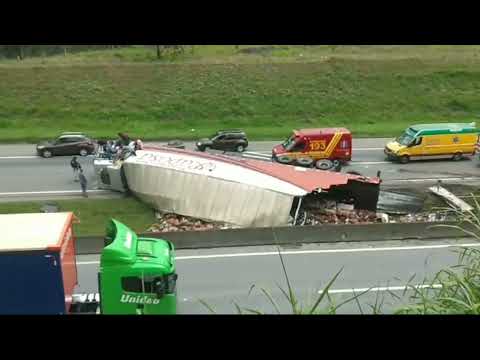 ACIDENTE NA BR 116 SENTIDO SUL KM 300