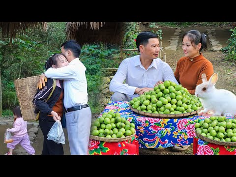 Small Family Harvest 100kg Sweet Green Apple Together to Sell at Market