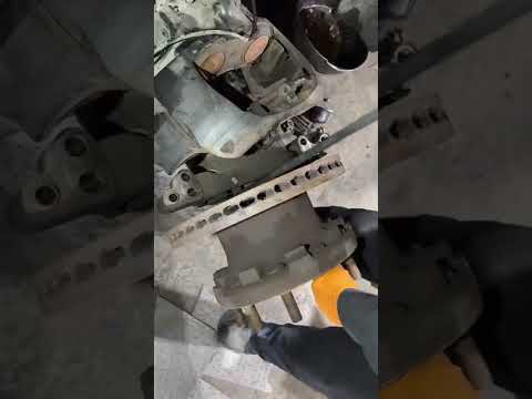 Brake Job on frieghtliner Cascadia #work #job #brakes #mechanic #rotors #shop #tools #semi #truck