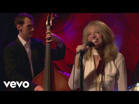 Carly Simon - How Long Has This Been Going On (Live On The Queen Mary 2)