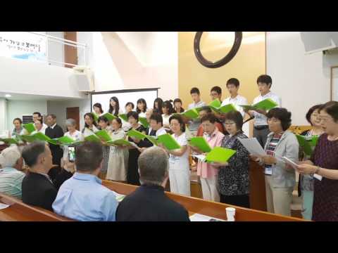 Oomotanoj kaj ŭonbulanoj kune kantas