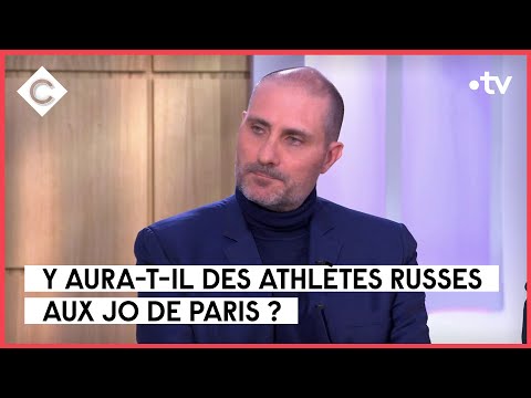 J-500 avant les JO : les athlètes russes exclus ? - Jean-Philippe Leclaire - C à Vous - 14/03/2023