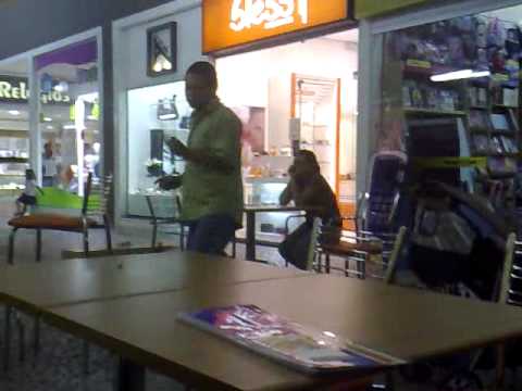 JAIR DANÇANDO (DE NOVO!!!!) NO SHOPPING...............